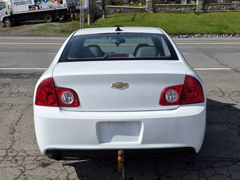 2012 Chevrolet Malibu in Gaspé, Quebec - 9 - w1024h768px
