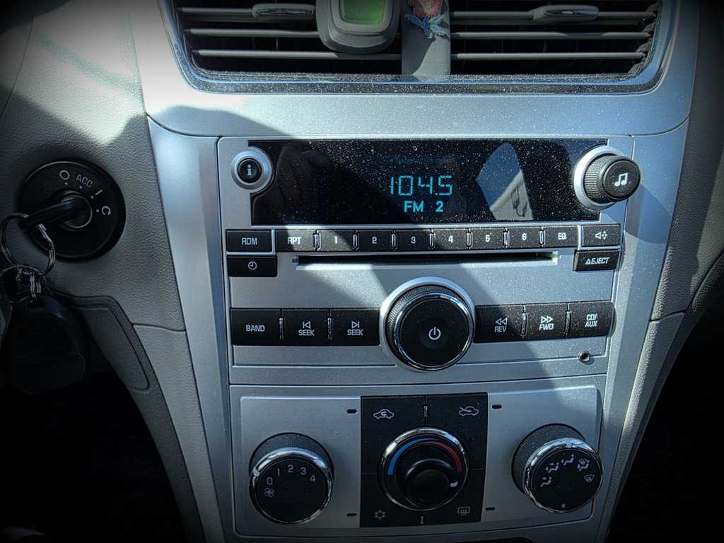 2012 Chevrolet Malibu in Gaspé, Quebec - 18 - w1024h768px