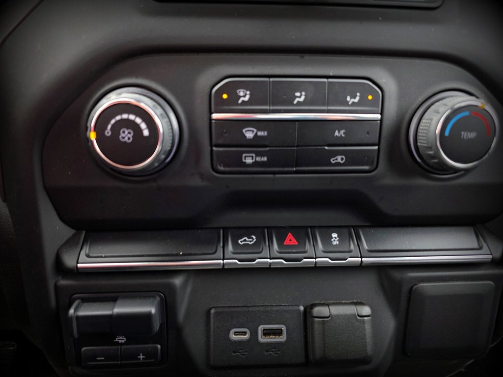 Chevrolet Silverado 1500  2021 à Gaspé, Québec - 15 - w1024h768px
