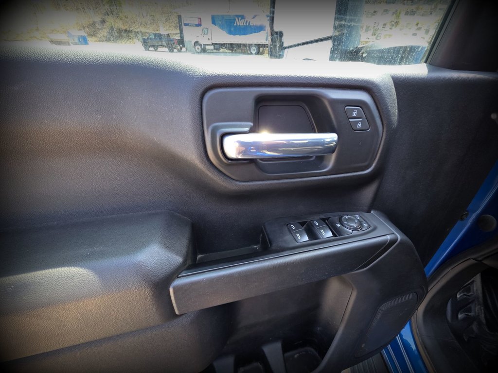 Chevrolet Silverado 1500  2022 à Gaspé, Québec - 13 - w1024h768px