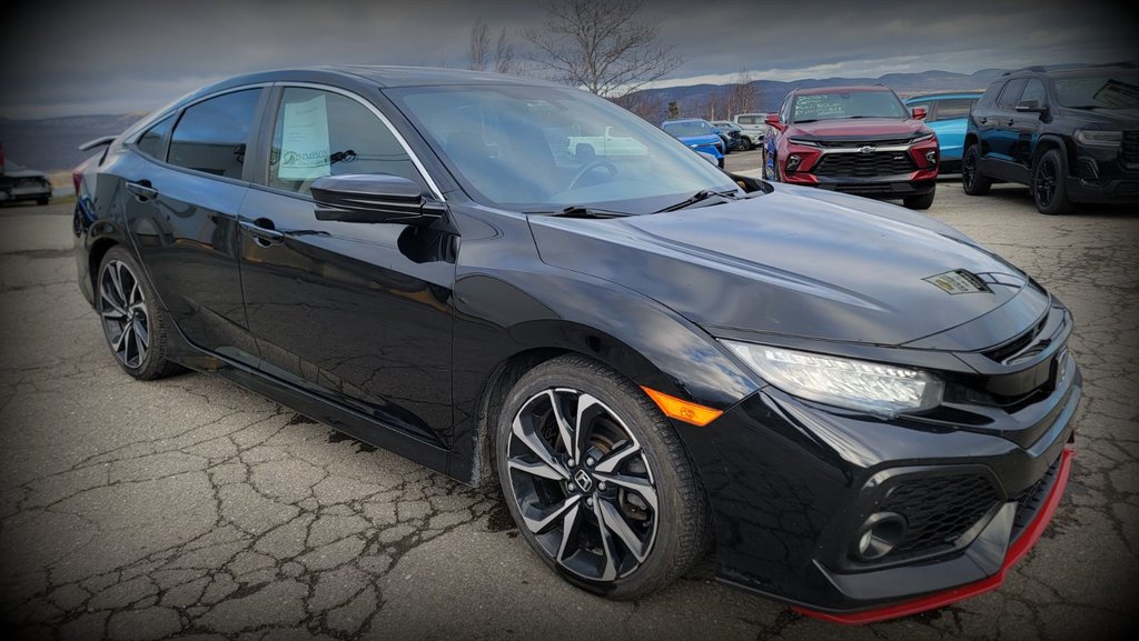 2019 Honda Civic SI sedan in Gaspé, Quebec - 4 - w1024h768px