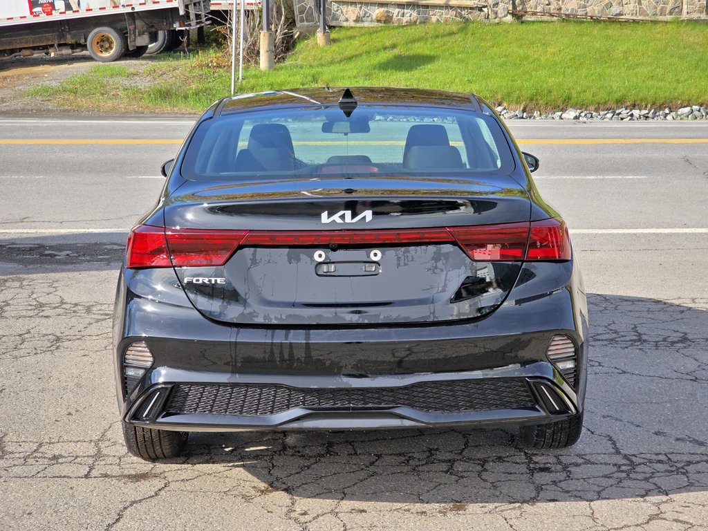 2024 Kia Forte in Gaspé, Quebec - 8 - w1024h768px