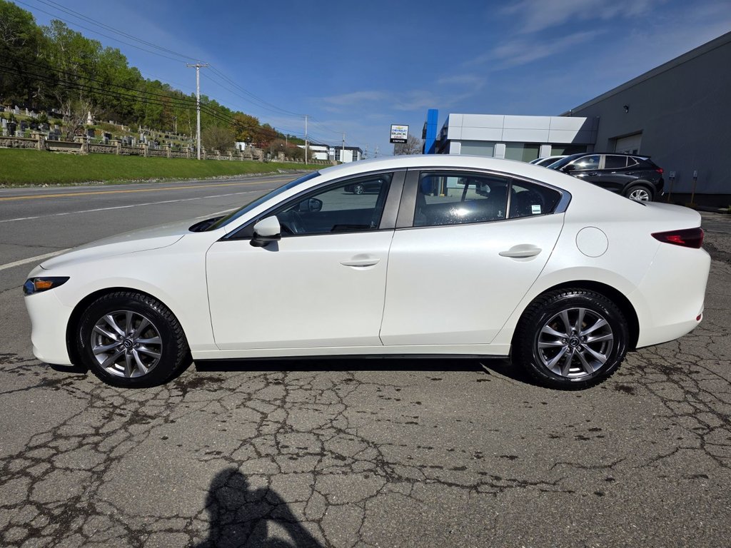 Mazda 3  2022 à Gaspé, Québec - 10 - w1024h768px