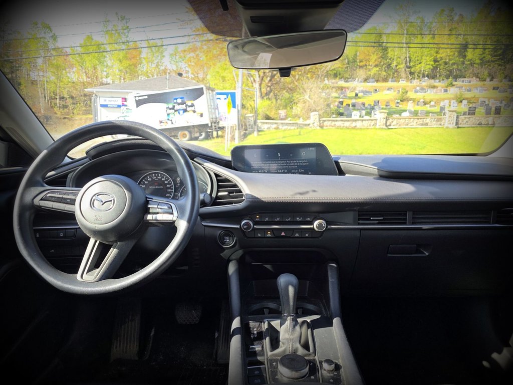 Mazda 3  2022 à Gaspé, Québec - 12 - w1024h768px