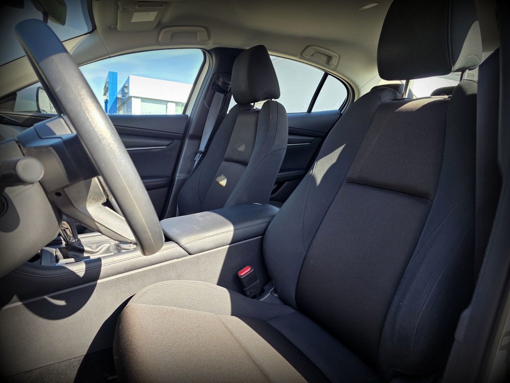Mazda 3  2022 à Gaspé, Québec - 13 - w1024h768px