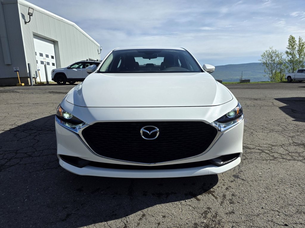 Mazda 3  2022 à Gaspé, Québec - 3 - w1024h768px