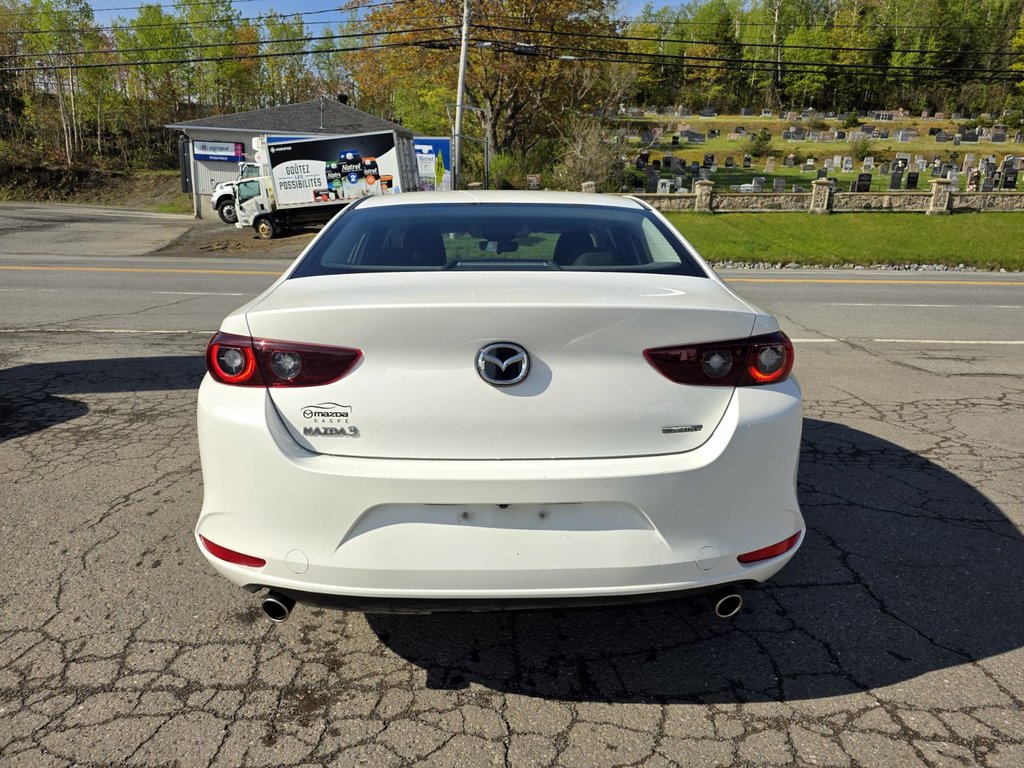 Mazda 3  2022 à Gaspé, Québec - 8 - w1024h768px