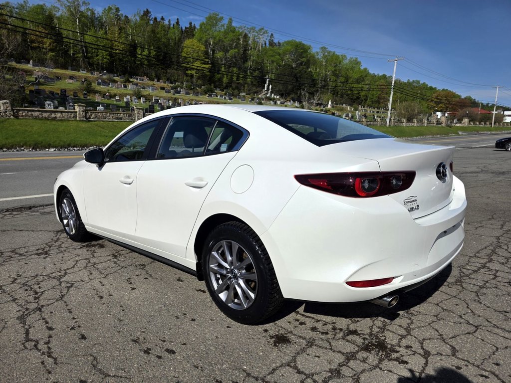 Mazda 3  2022 à Gaspé, Québec - 9 - w1024h768px