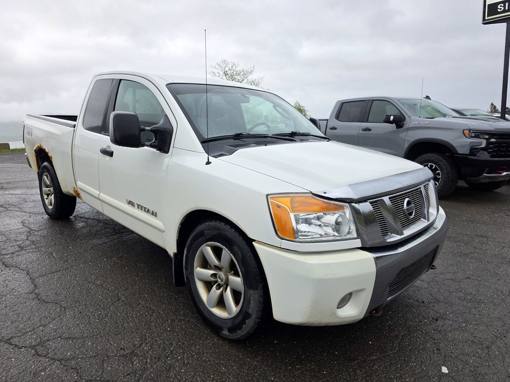 2010 Nissan Titan in Gaspé, Quebec - 4 - w1024h768px