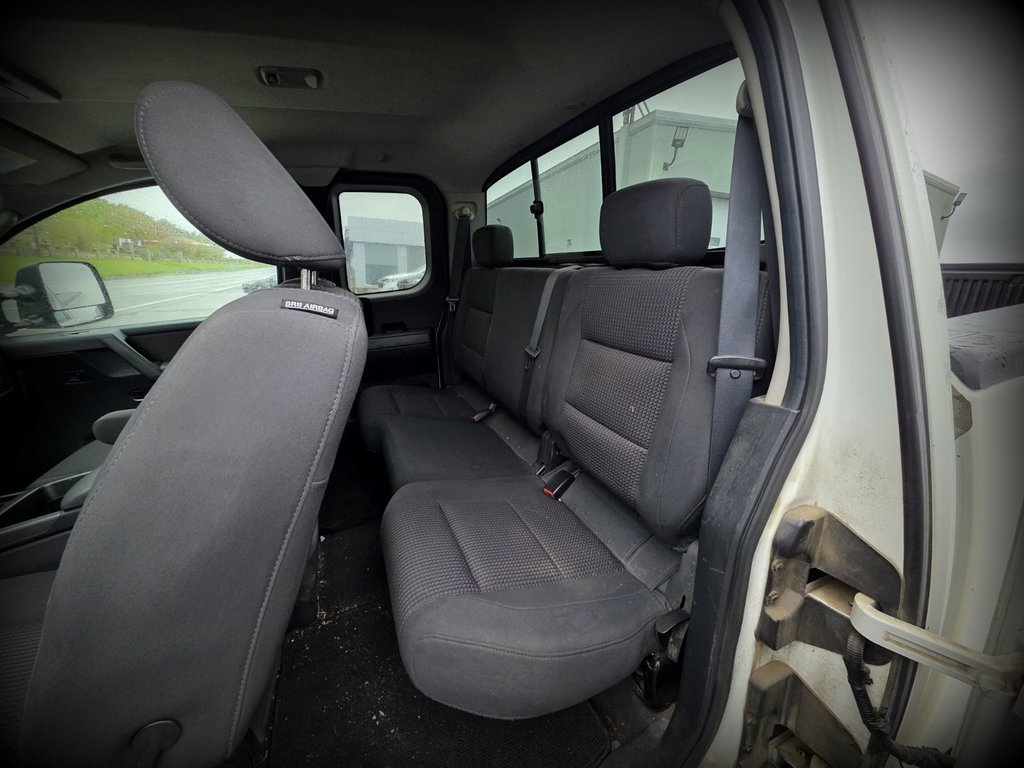 2010 Nissan Titan in Gaspé, Quebec - 11 - w1024h768px
