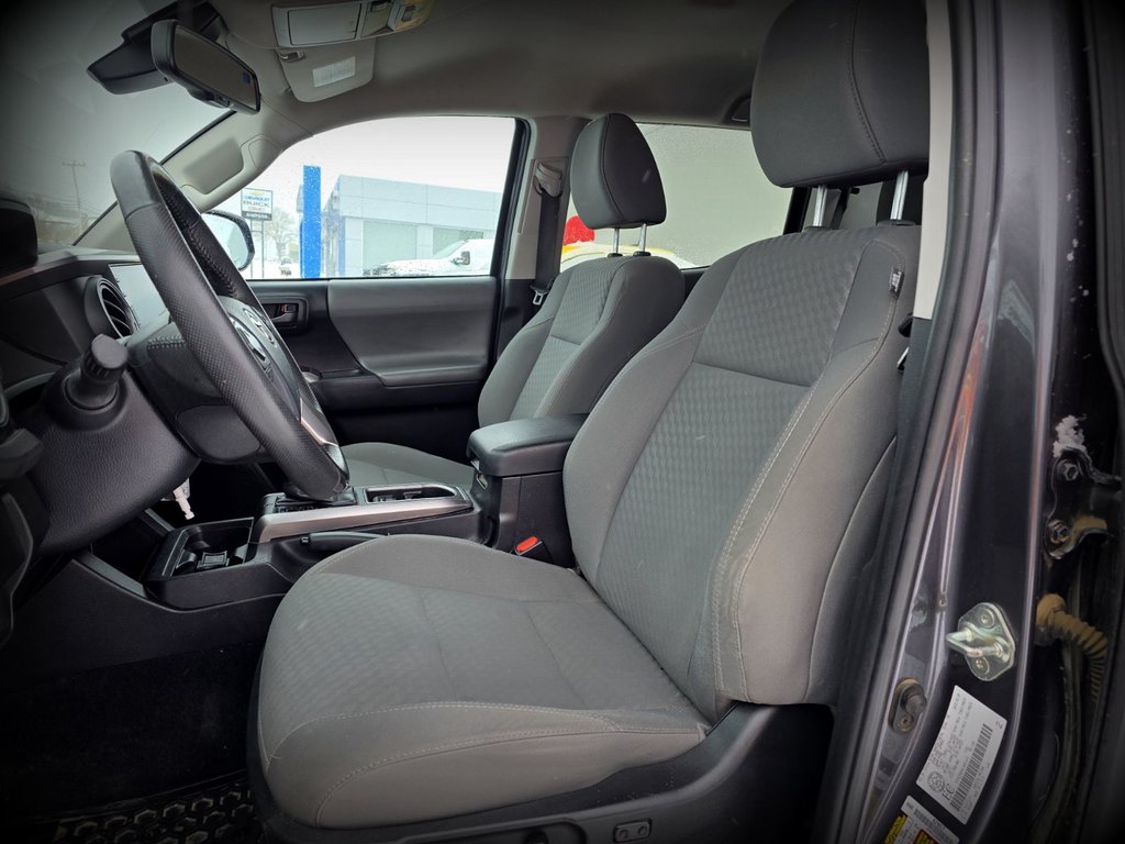 2020 Toyota Tacoma in Gaspé, Quebec - 14 - w1024h768px