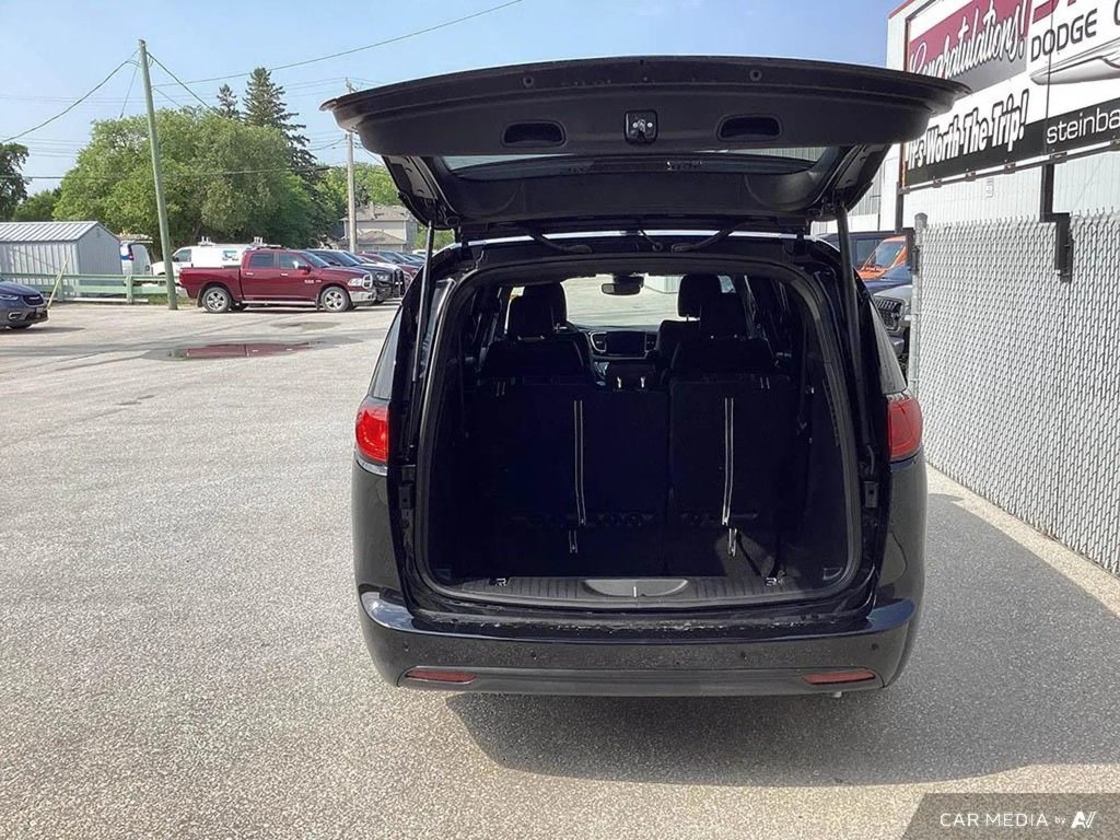 2025 Chrysler Grand Caravan SXT in Winnipeg, Manitoba - 7 - w1024h768px