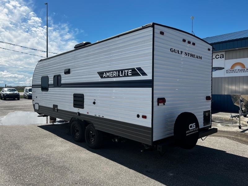 2025 FRONT QUEEN - DOUBLE REAR BUNKS - GALLET KITCHEN 2025 Gulf Stream in Winnipeg, Manitoba - 8 - w1024h768px