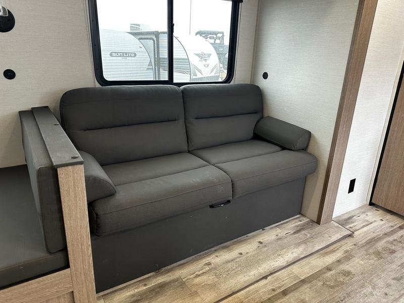 2025 Gulf Stream Conquest BUNKHOUSE - SOFA/DINETTE SUPER SLIDE - FRONT QUEEN in Winnipeg, Manitoba - 25 - w1024h768px