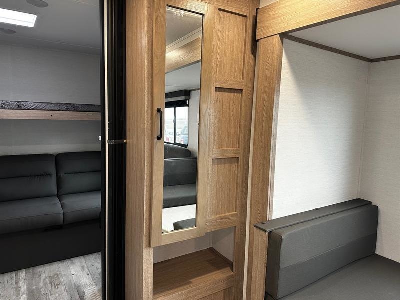 2025 Gulf Stream Conquest BUNKHOUSE - SOFA/DINETTE SUPER SLIDE - FRONT QUEEN in Winnipeg, Manitoba - 22 - w1024h768px