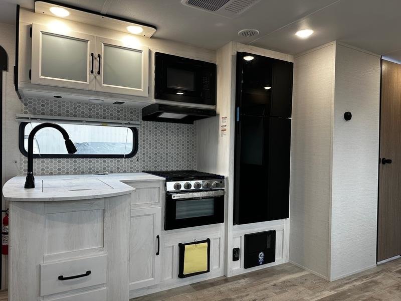 2025 Gulf Stream Conquest BUNKHOUSE - SOFA/DINETTE SUPER SLIDE - FRONT QUEEN in Winnipeg, Manitoba - 32 - w1024h768px