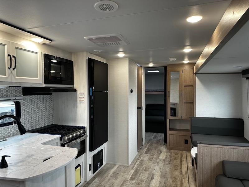 2025 Gulf Stream Conquest BUNKHOUSE - SOFA/DINETTE SUPER SLIDE - FRONT QUEEN in Winnipeg, Manitoba - 33 - w1024h768px