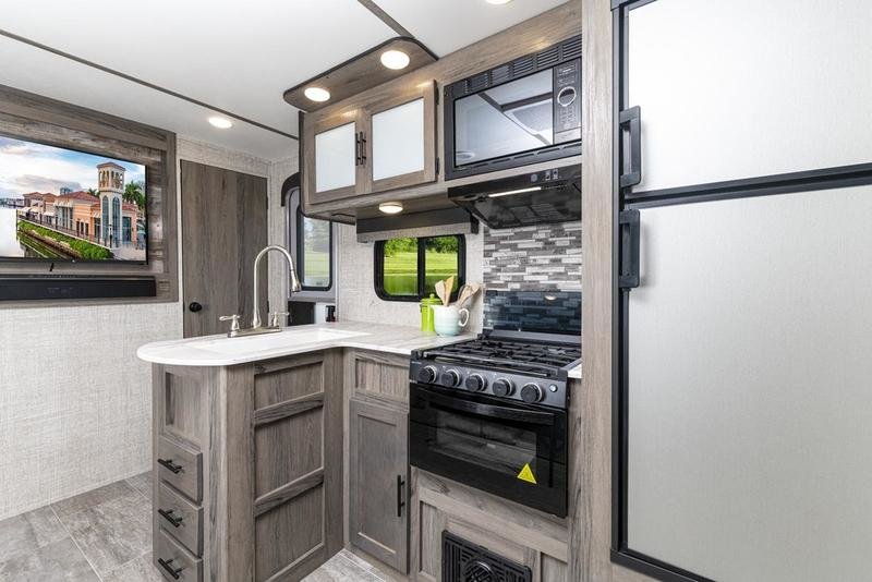 2025 Gulf Stream Conquest BUNKHOUSE - SOFA/DINETTE SUPER SLIDE - FRONT QUEEN in Winnipeg, Manitoba - 6 - w1024h768px