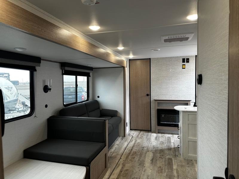 2025 Gulf Stream Conquest BUNKHOUSE - SOFA/DINETTE SUPER SLIDE - FRONT QUEEN in Winnipeg, Manitoba - 18 - w1024h768px