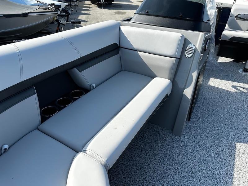 2025 MONTEGO BAY 8518 Deluxe Cruising in Winnipeg, Manitoba - 12 - w1024h768px