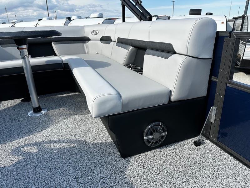 2025 MONTEGO BAY 8518 Deluxe Cruising in Winnipeg, Manitoba - 8 - w1024h768px