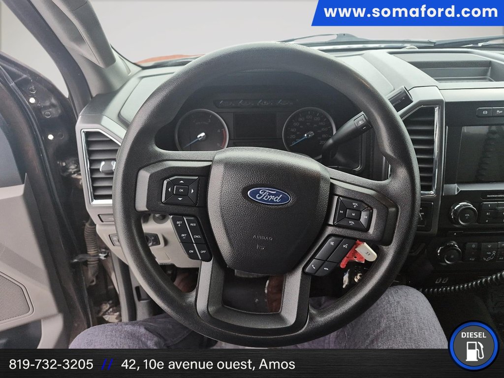 2017 Ford Super Duty F-250 SRW XLT in Amos, Quebec - 11 - w1024h768px