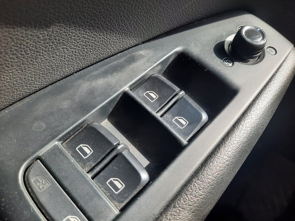 2010 Audi Q5 3.2L Premium in Hebbville, Nova Scotia - 11 - w1024h768px