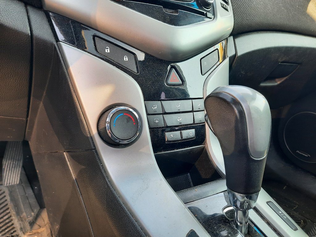 2014 Chevrolet Cruze 1LT in Hebbville, Nova Scotia - 13 - w1024h768px