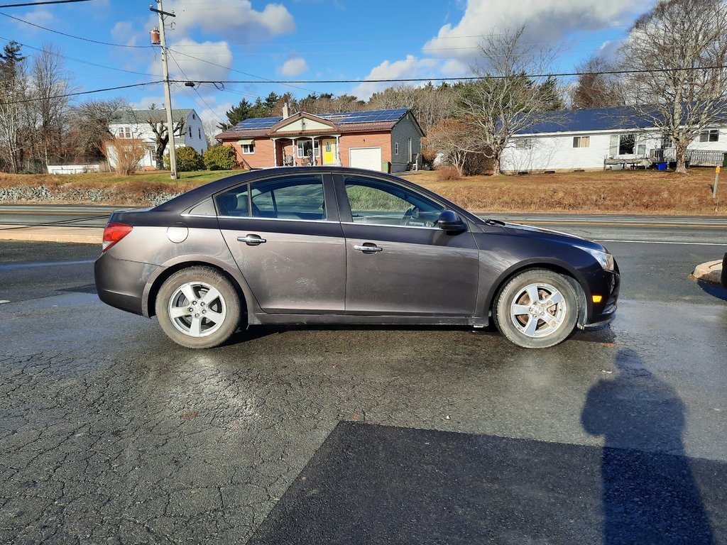 2014 Chevrolet Cruze 2LT in Hebbville, Nova Scotia - 6 - w1024h768px