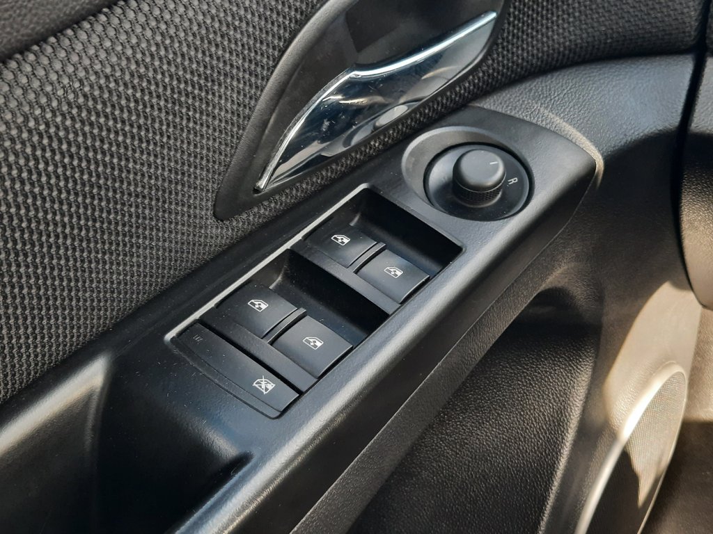 2014 Chevrolet Cruze 2LT in Hebbville, Nova Scotia - 10 - w1024h768px