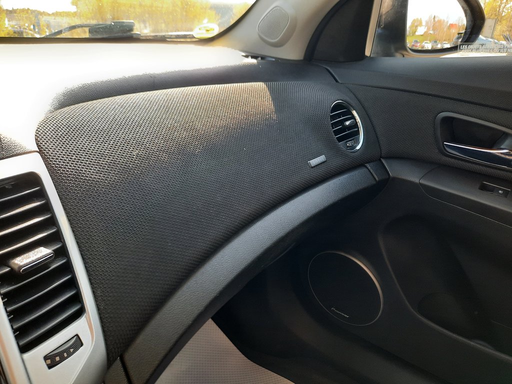 2015 Chevrolet Cruze 2LT in Hebbville, Nova Scotia - 19 - w1024h768px
