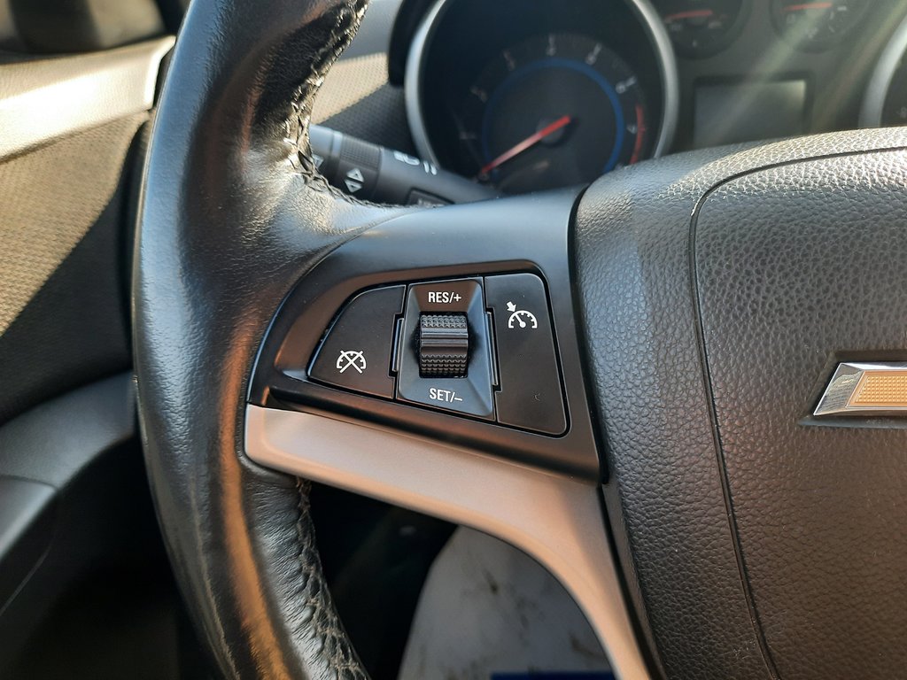 2015 Chevrolet Cruze 2LT in Hebbville, Nova Scotia - 9 - w1024h768px