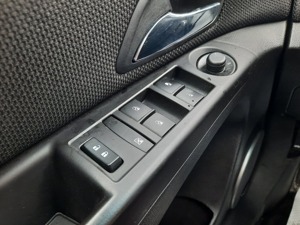 2015 Chevrolet Cruze 2LT in Hebbville, Nova Scotia - 9 - w1024h768px