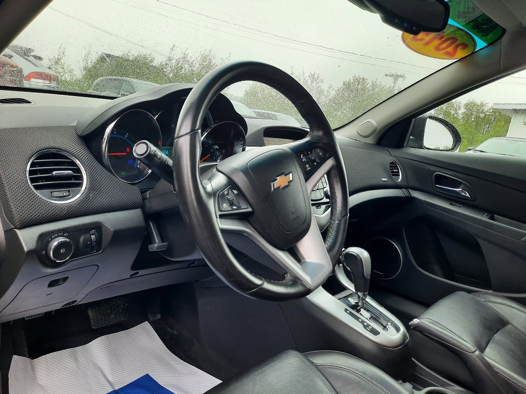 2015 Chevrolet Cruze 2LT in Hebbville, Nova Scotia - 2 - w1024h768px