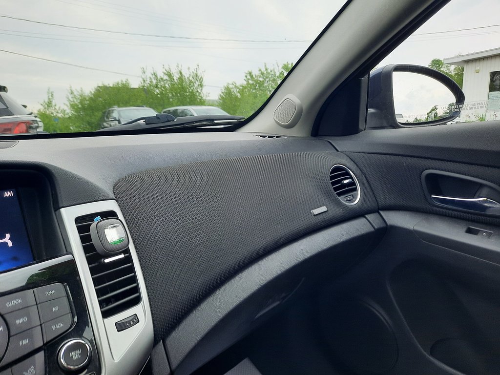 2015 Chevrolet Cruze 1LT in Hebbville, Nova Scotia - 18 - w1024h768px
