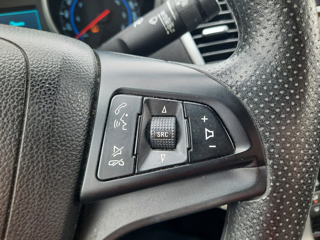2015 Chevrolet Cruze 1LT in Hebbville, Nova Scotia - 13 - w1024h768px