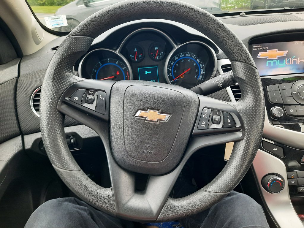 2015 Chevrolet Cruze 1LT in Hebbville, Nova Scotia - 14 - w1024h768px