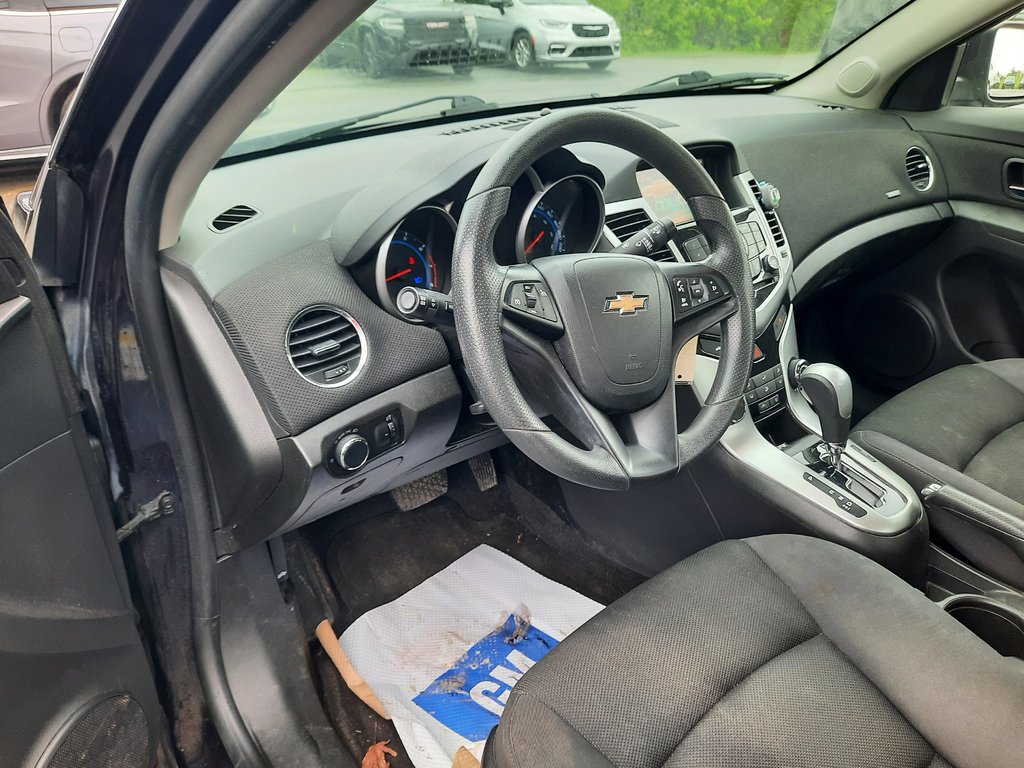 2015 Chevrolet Cruze 1LT in Hebbville, Nova Scotia - 2 - w1024h768px