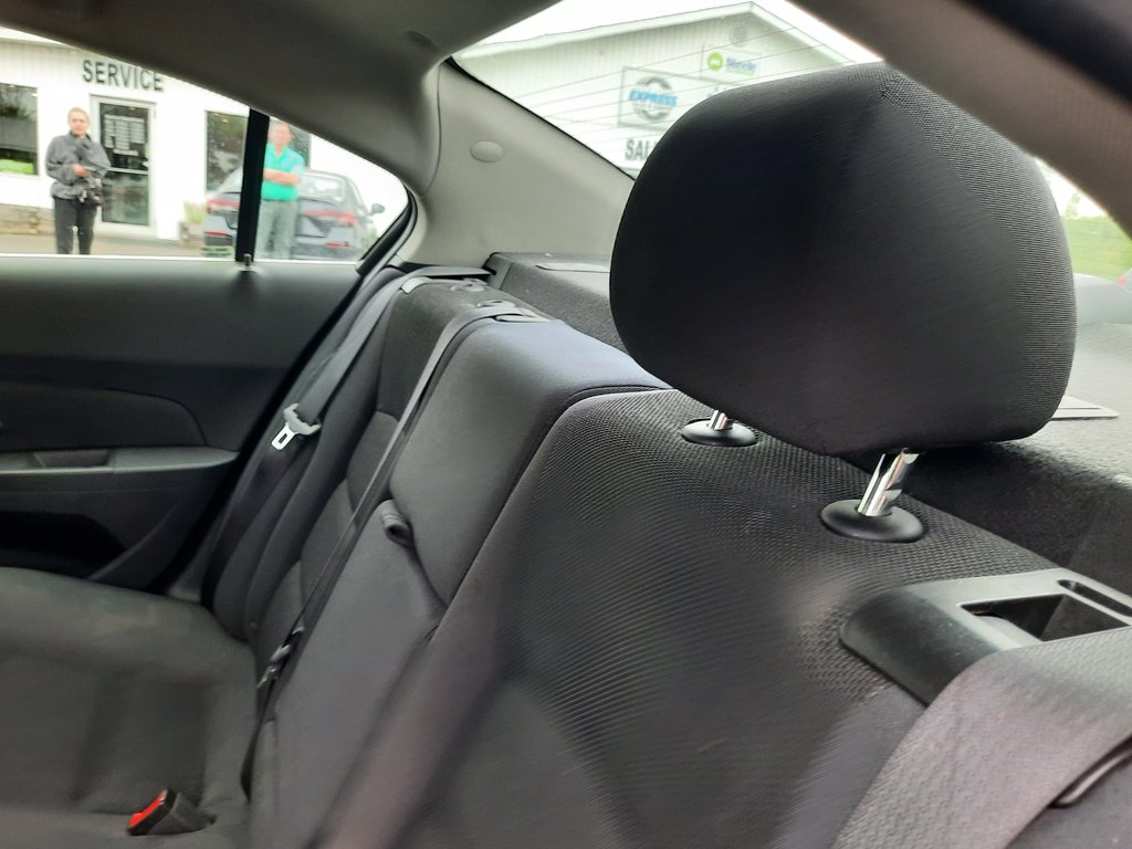 2015 Chevrolet Cruze 1LT in Hebbville, Nova Scotia - 20 - w1024h768px