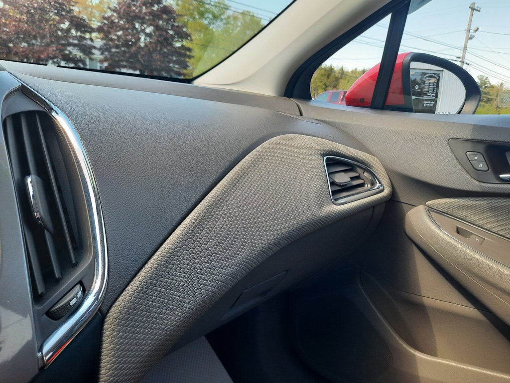 2016 Chevrolet Cruze LT in Hebbville, Nova Scotia - 20 - w1024h768px