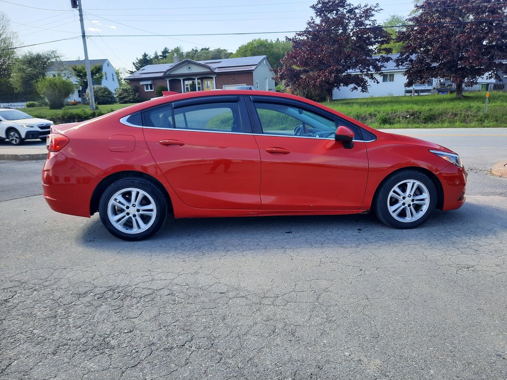 2016 Chevrolet Cruze LT in Hebbville, Nova Scotia - 6 - w1024h768px