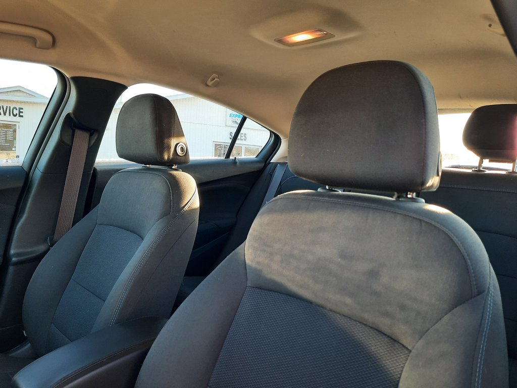 2017 Chevrolet Cruze LT in Hebbville, Nova Scotia - 4 - w1024h768px