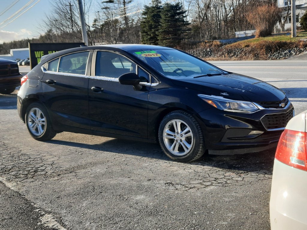 2017 Chevrolet Cruze LT in Hebbville, Nova Scotia - 5 - w1024h768px