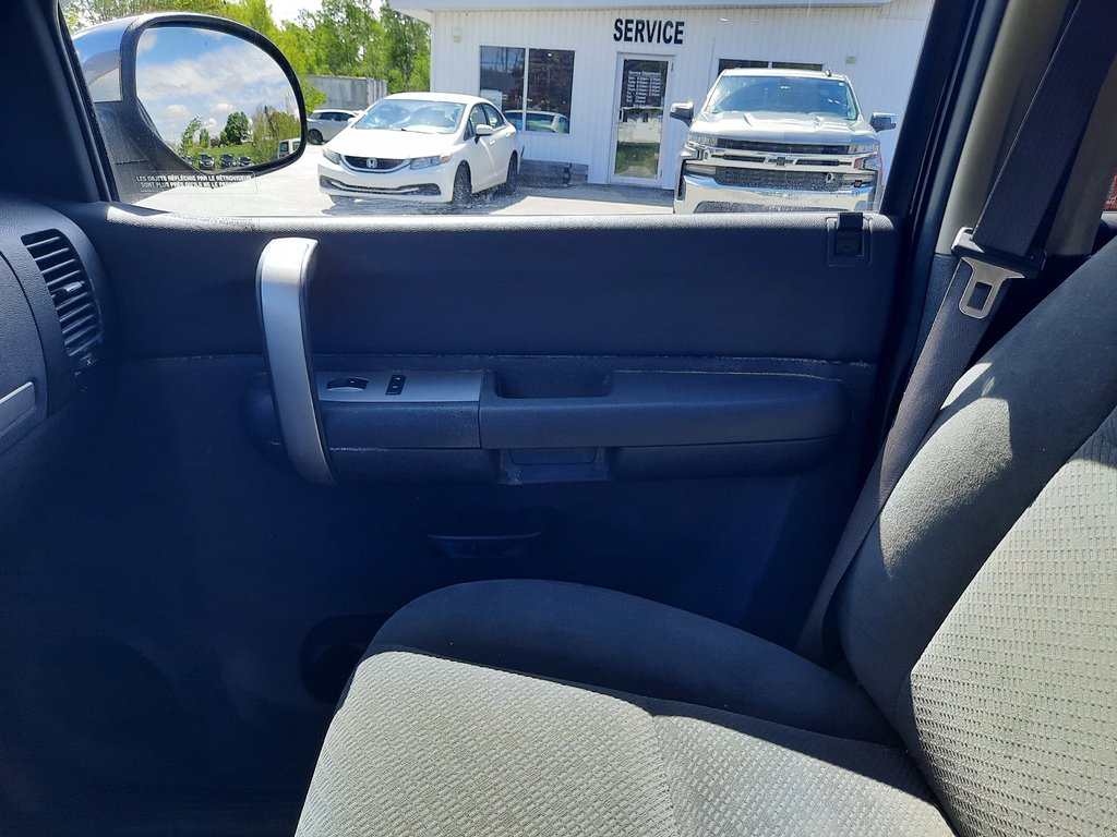 2008 Chevrolet Silverado 1500 LT in Hebbville, Nova Scotia - 17 - w1024h768px
