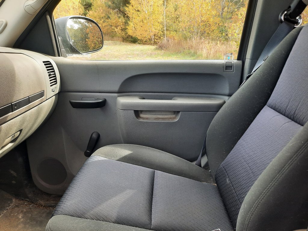 2010 Chevrolet Silverado 1500 WT in Hebbville, Nova Scotia - 12 - w1024h768px