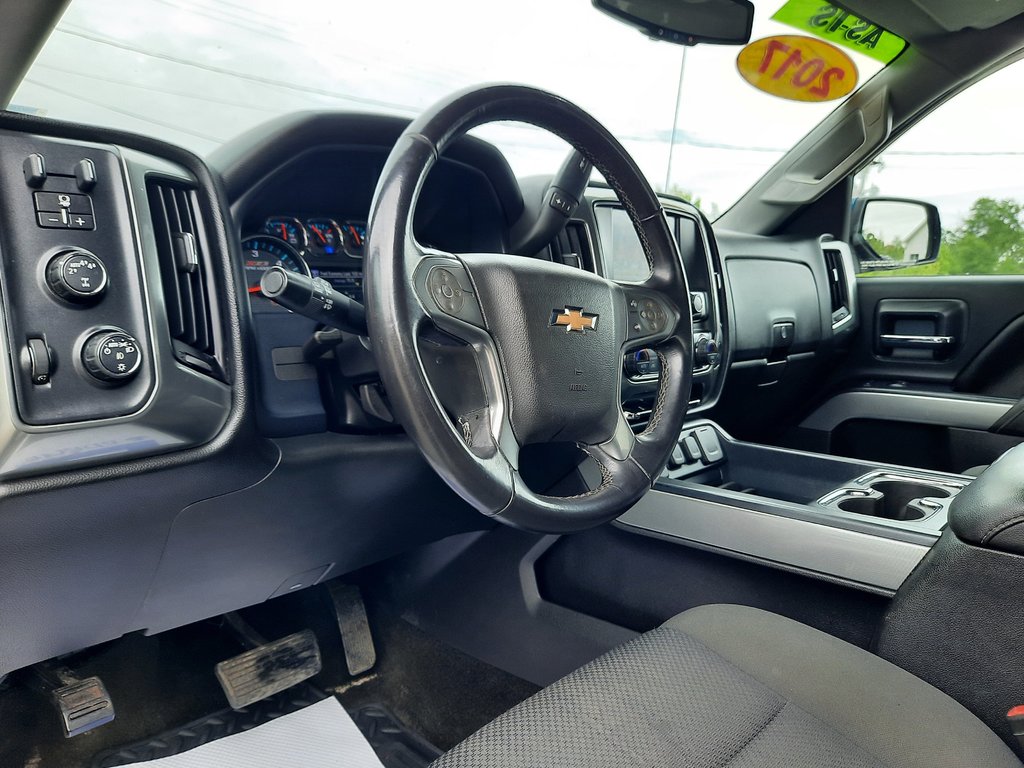 2017 Chevrolet Silverado 1500 LT in Hebbville, Nova Scotia - 2 - w1024h768px