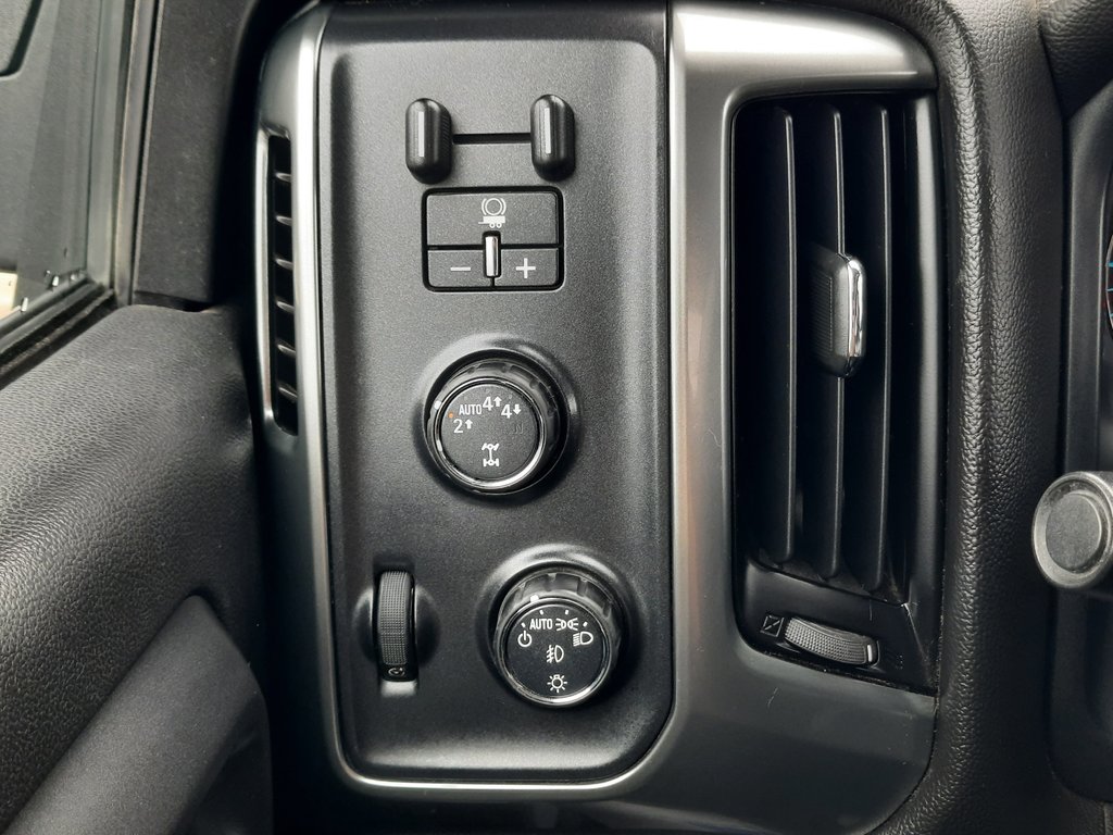 2017 Chevrolet Silverado 1500 LT in Hebbville, Nova Scotia - 11 - w1024h768px