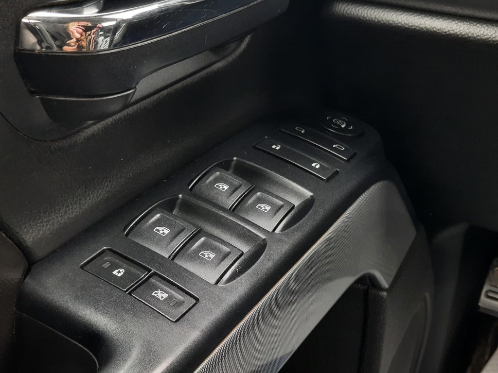 2017 Chevrolet Silverado 1500 LT in Hebbville, Nova Scotia - 10 - w1024h768px
