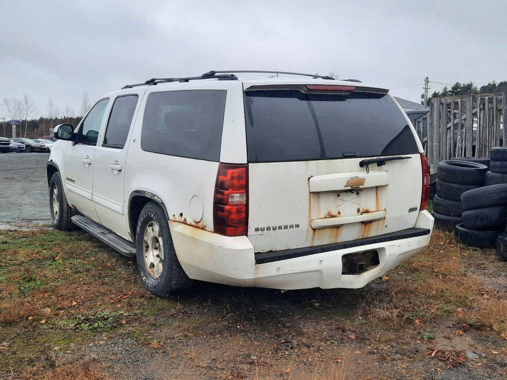 2010  Suburban LT in Hebbville, Nova Scotia - 5 - w1024h768px