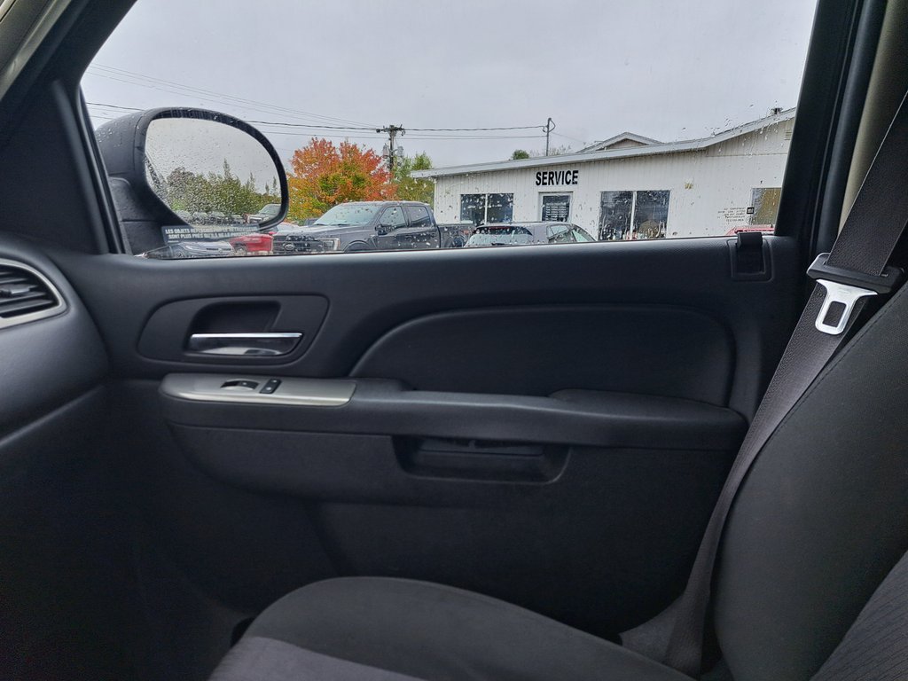 2014 Chevrolet Suburban LS in Hebbville, Nova Scotia - 20 - w1024h768px